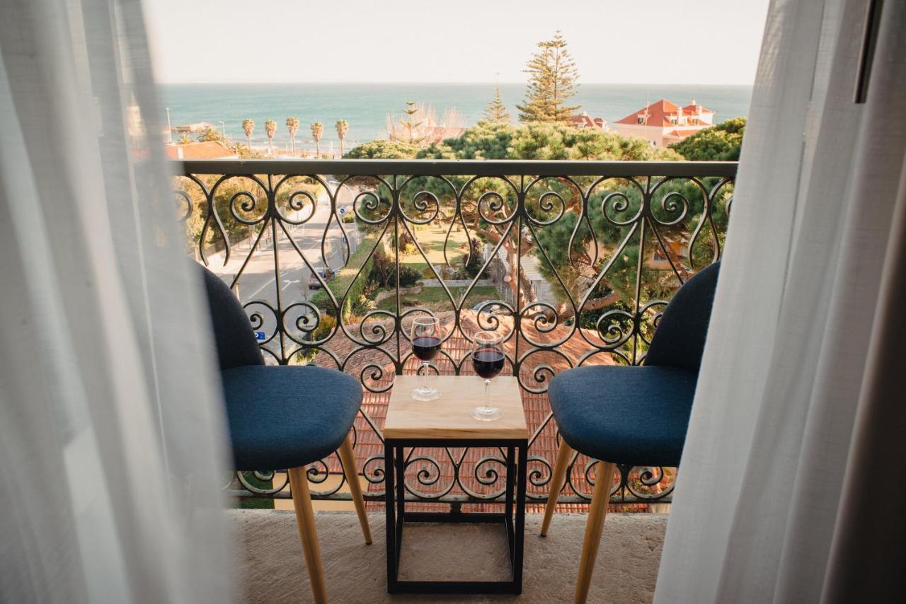 A House In Estoril - Adults Only Hotel Luaran gambar A balcony in a hotel room