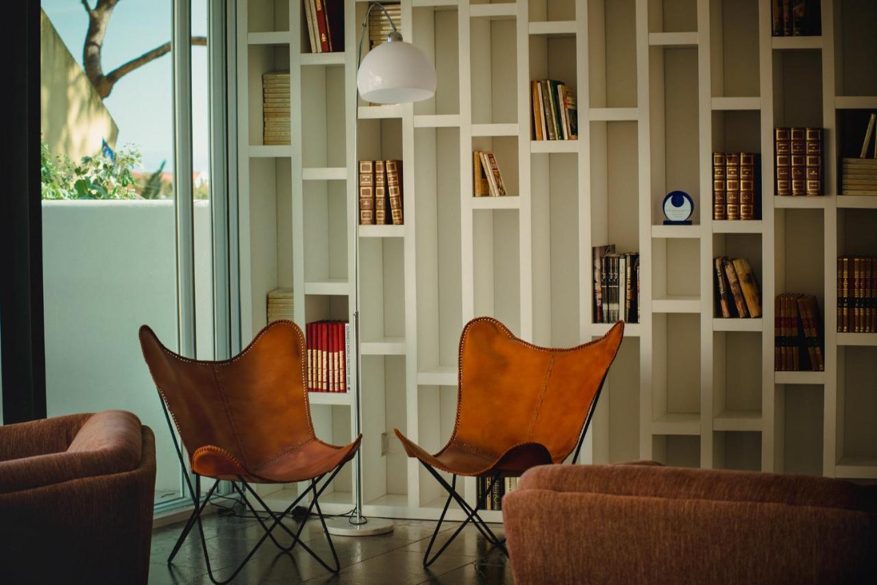 A House In Estoril - Adults Only Hotel Luaran gambar Library