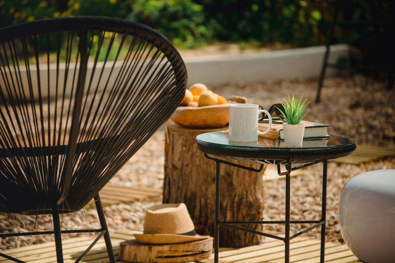 A House In Estoril - Adults Only Hotel Luaran gambar A garden chair