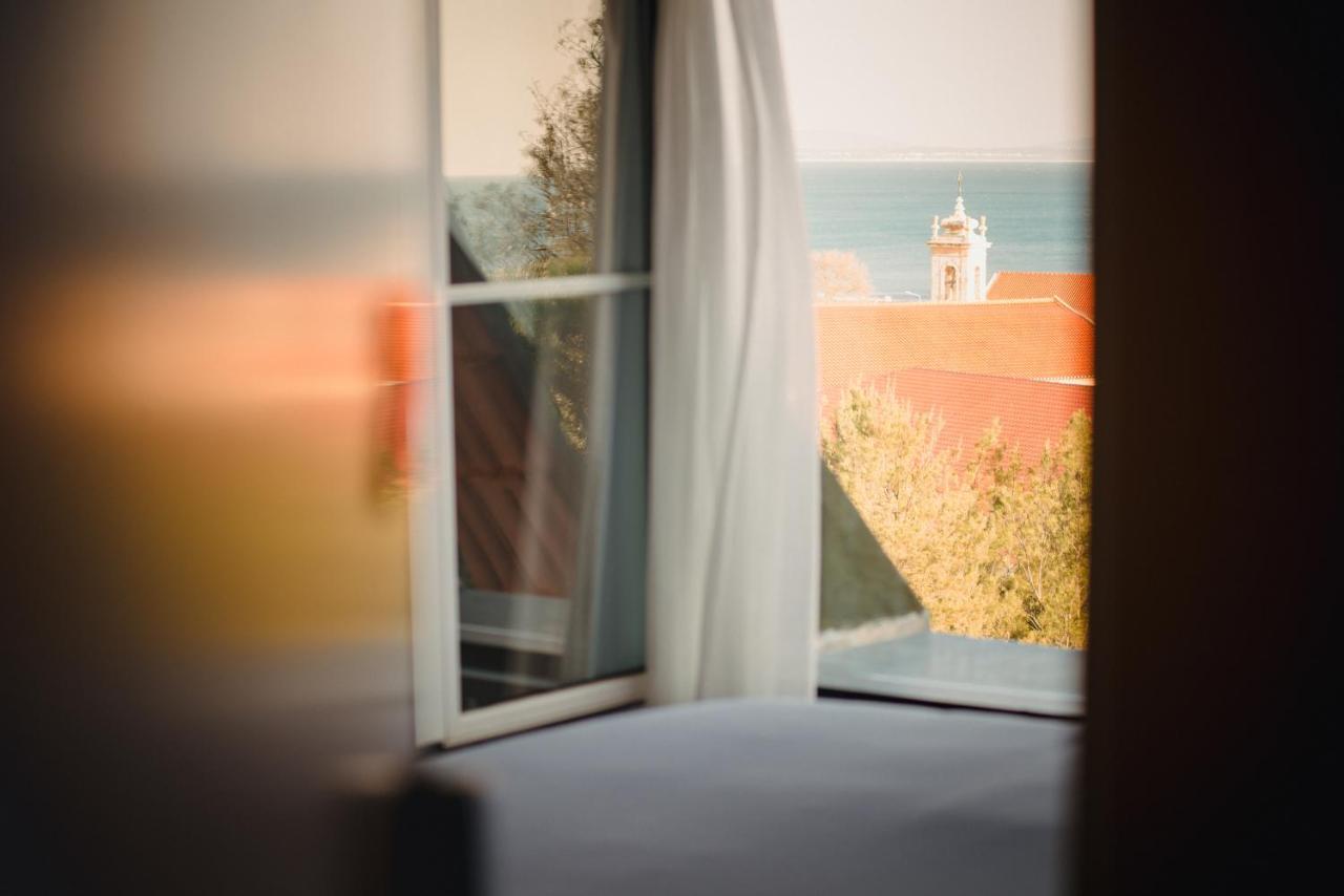 A House In Estoril - Adults Only Hotel Luaran gambar View of the lighthouse from the window of the house