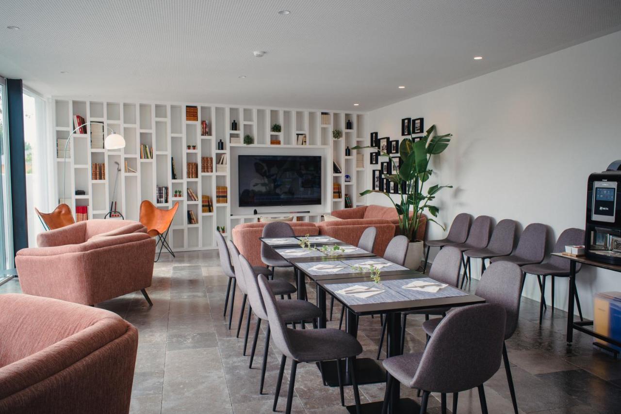 A House In Estoril - Adults Only Hotel Luaran gambar The library at the University of Roehampton
